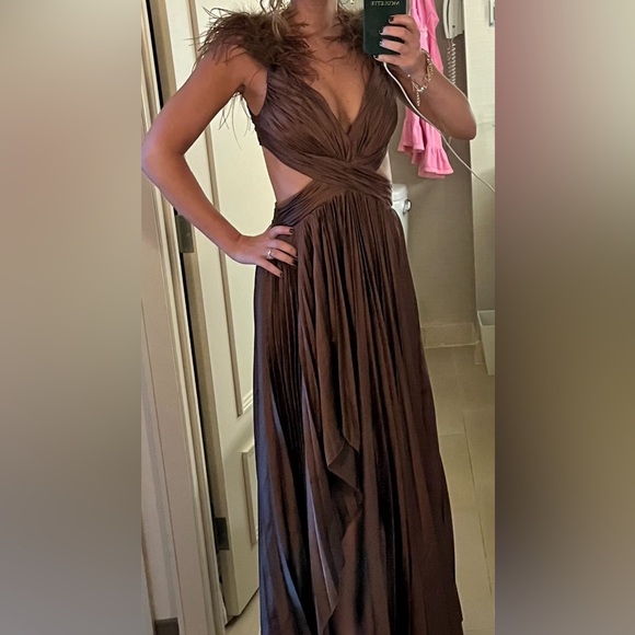 Pleated Feather Cap Sleeve Open Back Gown in Chocolate sz 2 - Picture 2 of 4